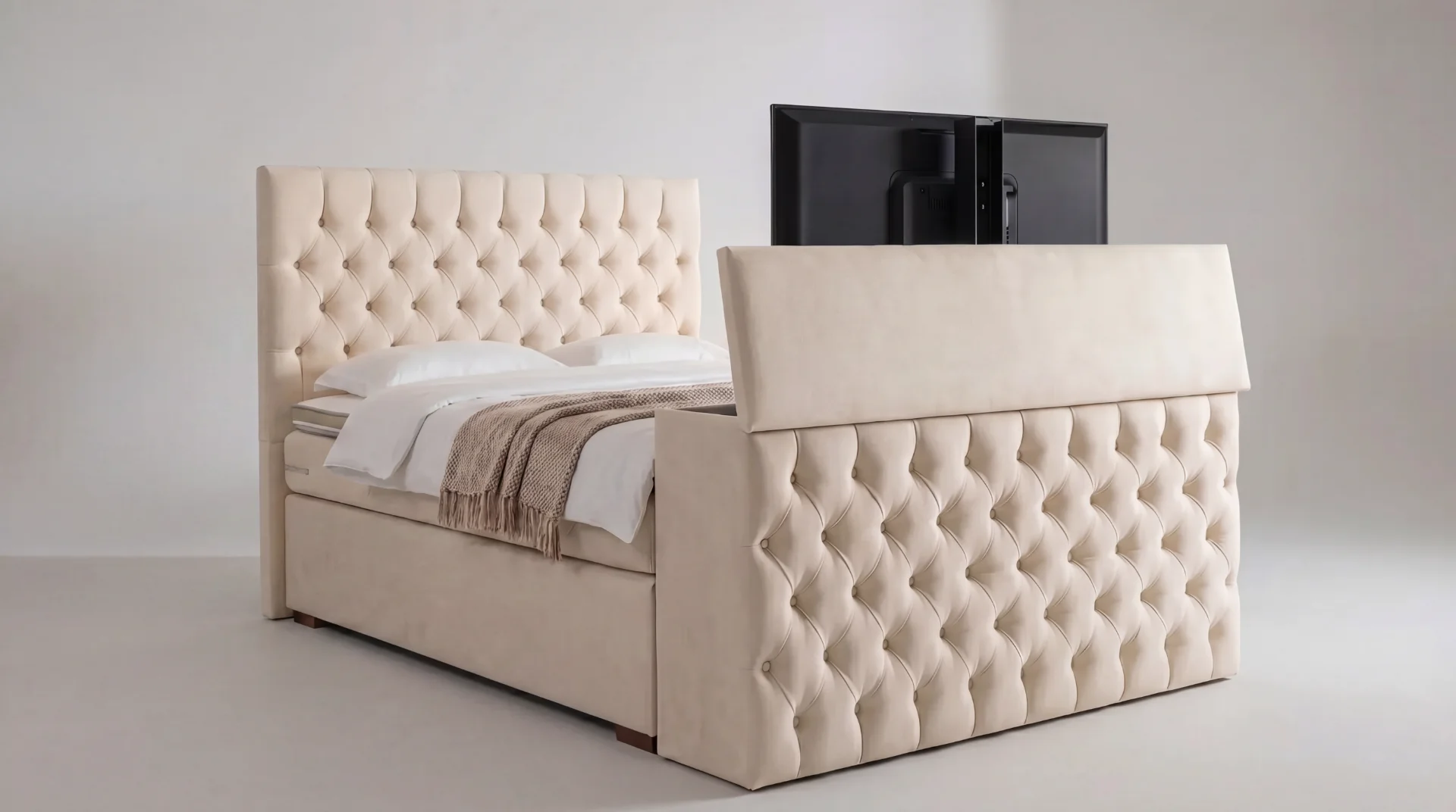 Bild: TV-Lift im Boxspringbett: Fußteil richtig planen